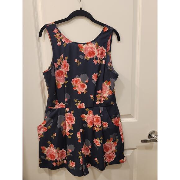 Floral Romper with pockets - Picture 1 of 3